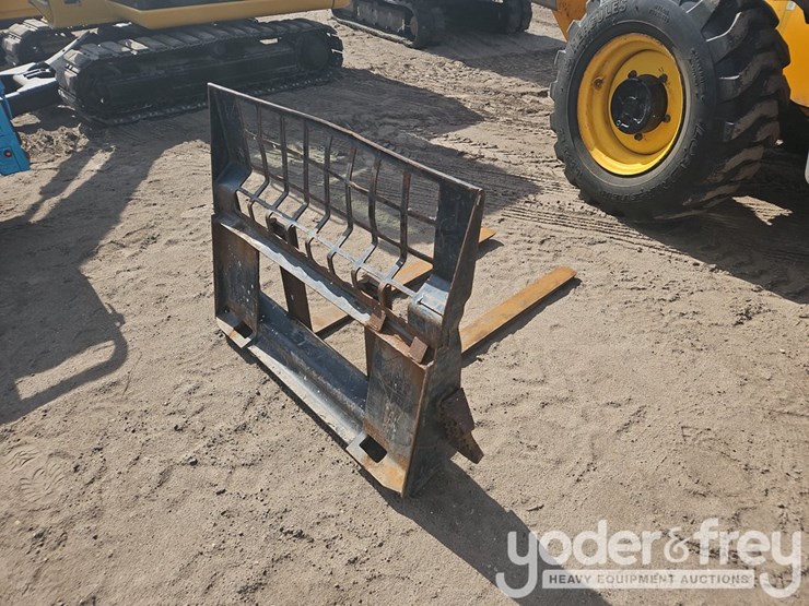 pallet-forks-to-suit-skidsteer-image-3