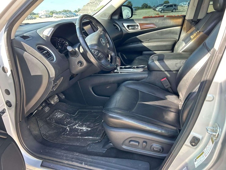 2013-nissan-pathfinder-image-12