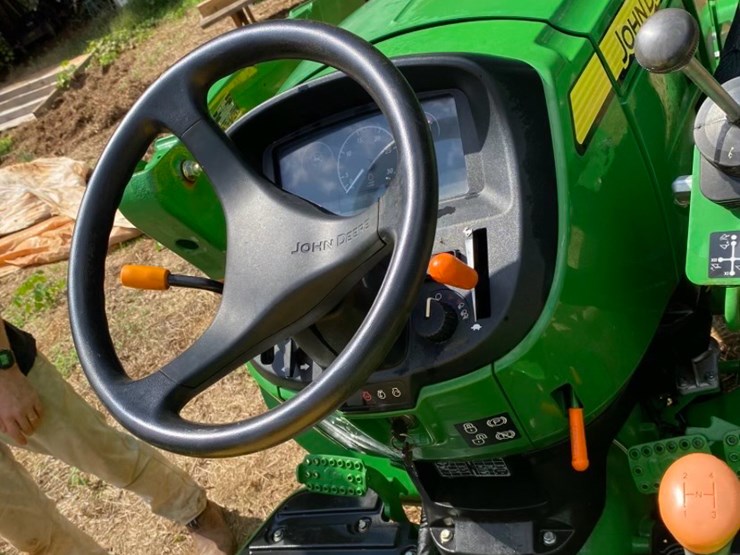 2023-john-deere-3043d-image-8