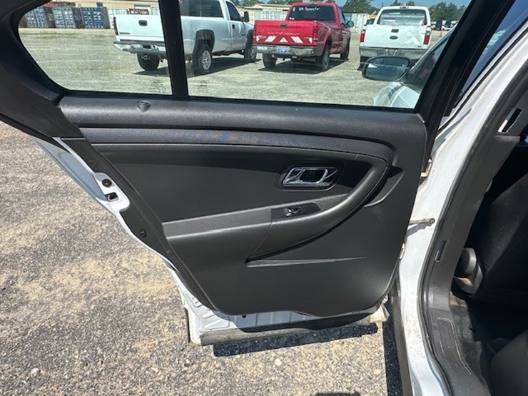 #23001-•-2017-ford-taurus-image-26