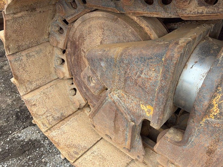 2013-caterpillar-d6t-xw-image-10