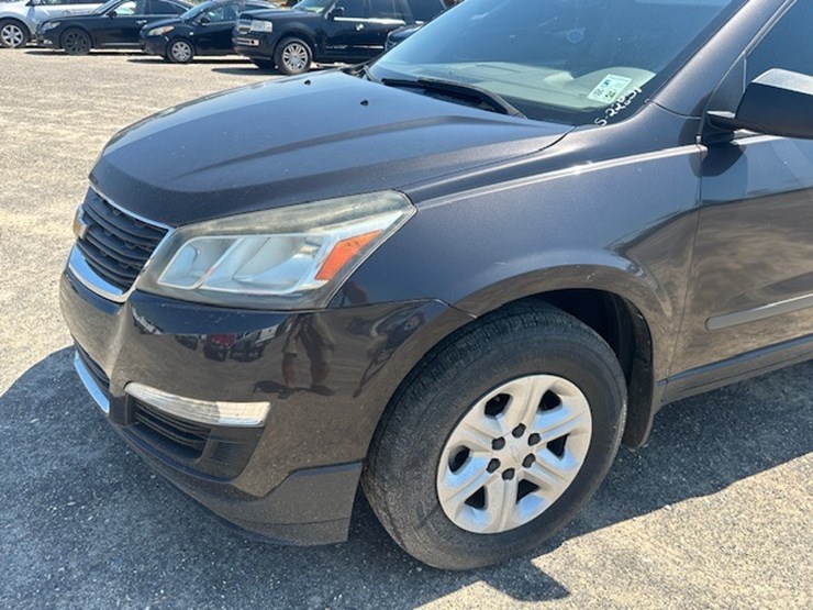 2016-chevrolet-traverse-ls-image-13