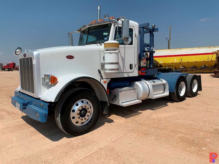 2013-peterbilt-367-image-1