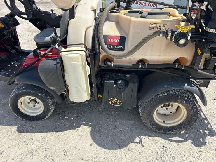 2015-toro-multi-pro-1750-175-gallon-turf-sprayer-cart-image-15