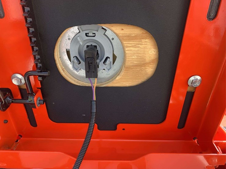 2023-ariens-91161-zero-turn-mower-image-16