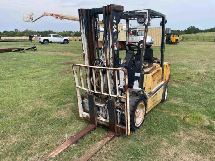 yale-hard-tire-fork-lift,-4ft-forks,-lp,-image-10