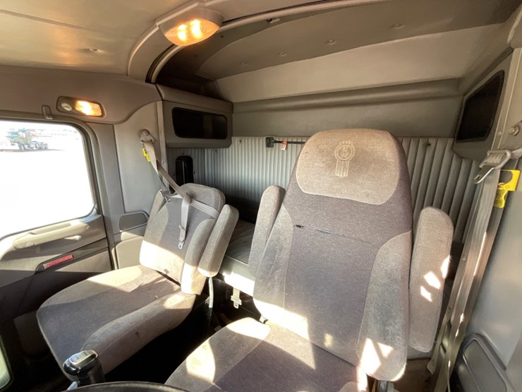 2011-kenworth-t800-image-17