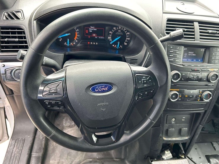 2016-ford-explorer-image-13
