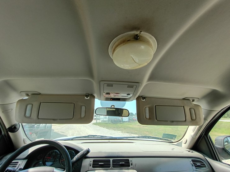 2010-chevrolet-tahoe-image-44
