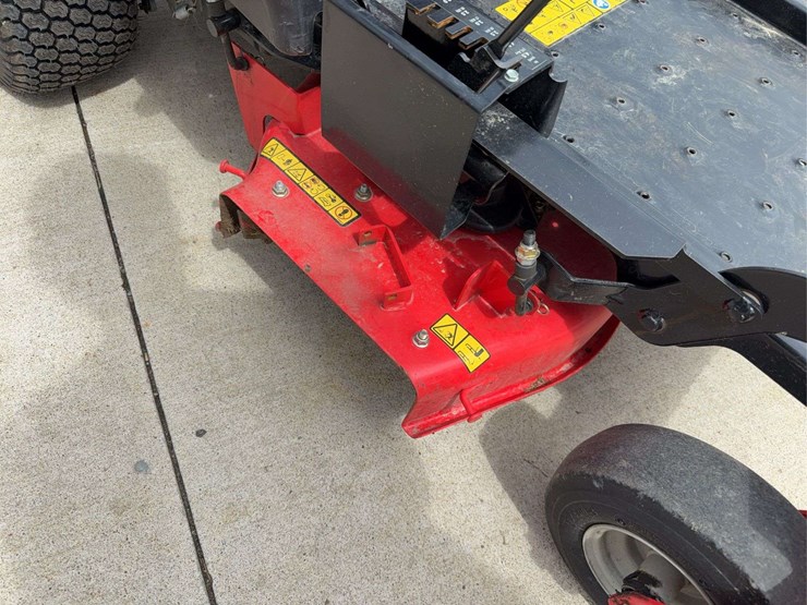 2015-graveley-zero-turn-mower-image-22