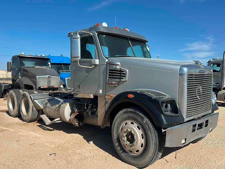 2013-freightliner-cornado-(inoperable)-image-2