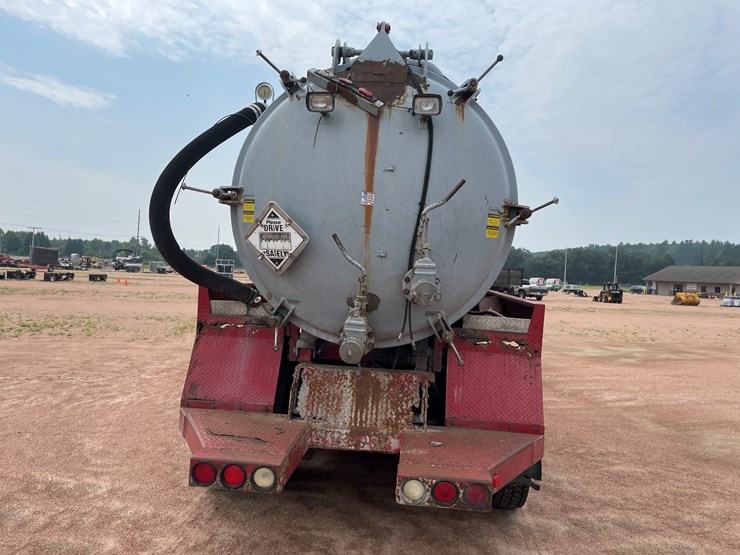 #4728-•-1995-mack-tri-axle-water-tank-truck-(has-wi-title)-image-12