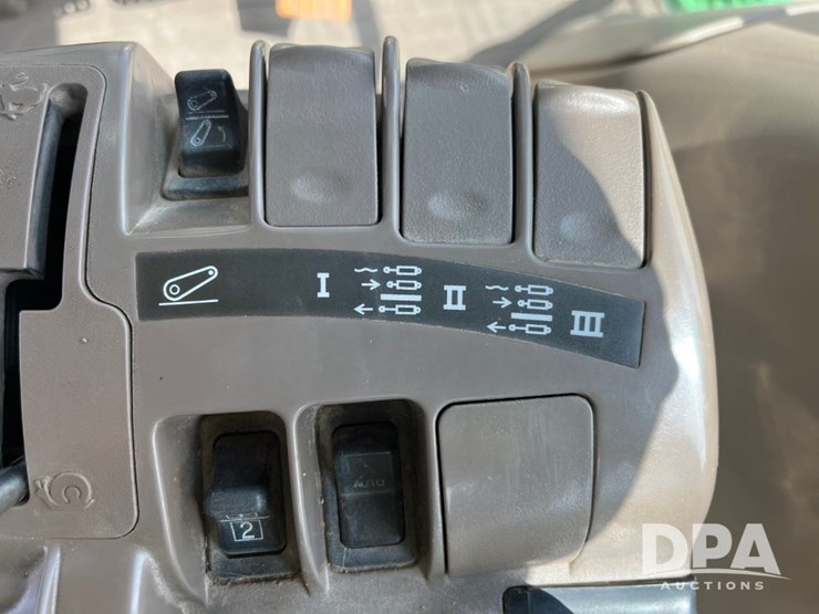 2014-john-deere-6140r-image-51