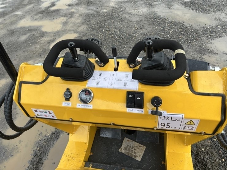 2025-infront-yf480-skidsteer-loader-image-18