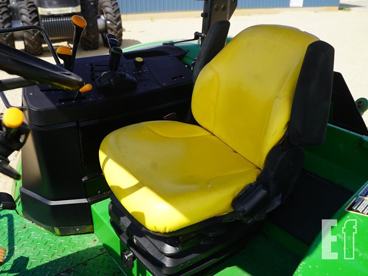 2013-john-deere-6125m-image-17