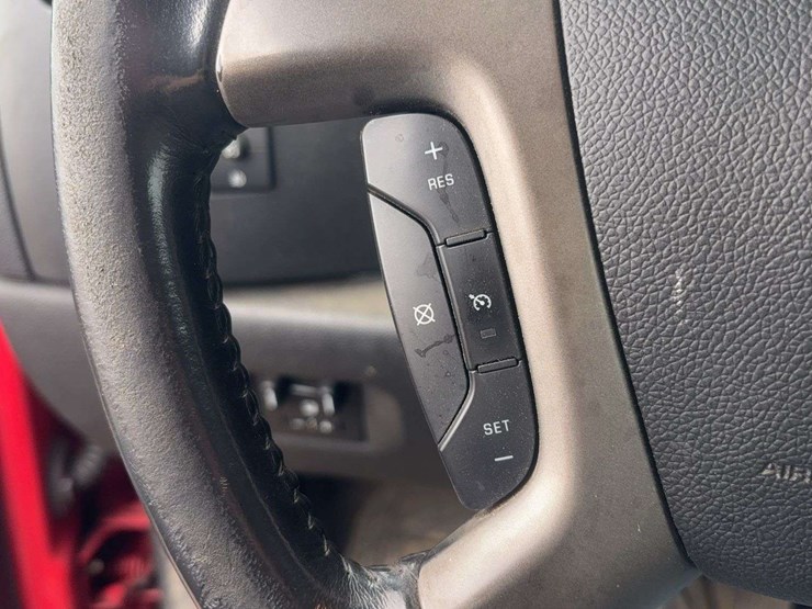2011-chevrolet-silverado-image-37