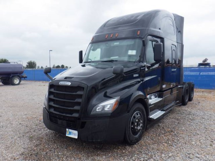 2020-freightliner-cascadia-126-image-1