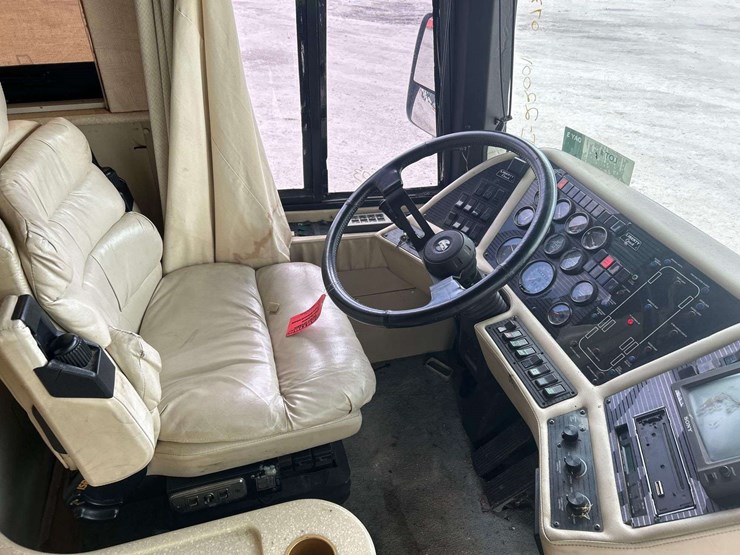 1994-prevost-liberty-coach-motorhome-image-11