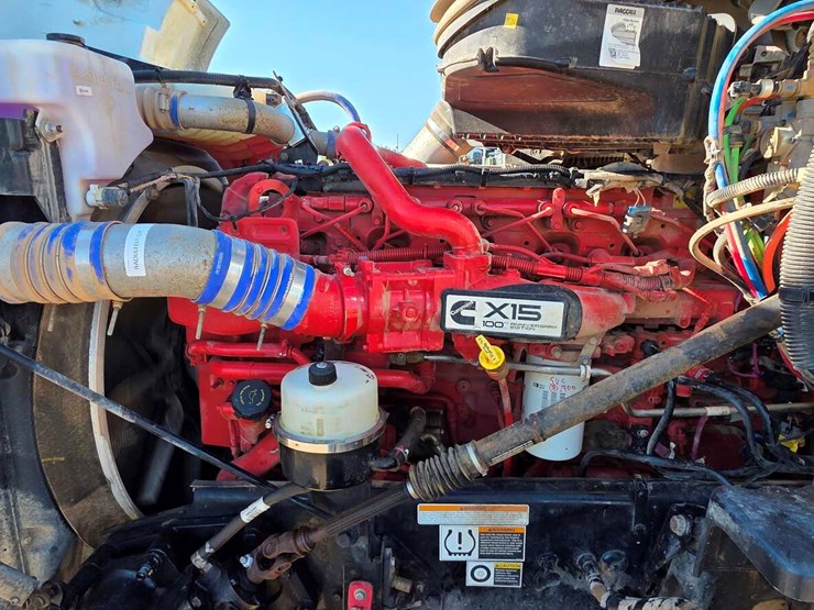 2020-peterbilt-567-image-11