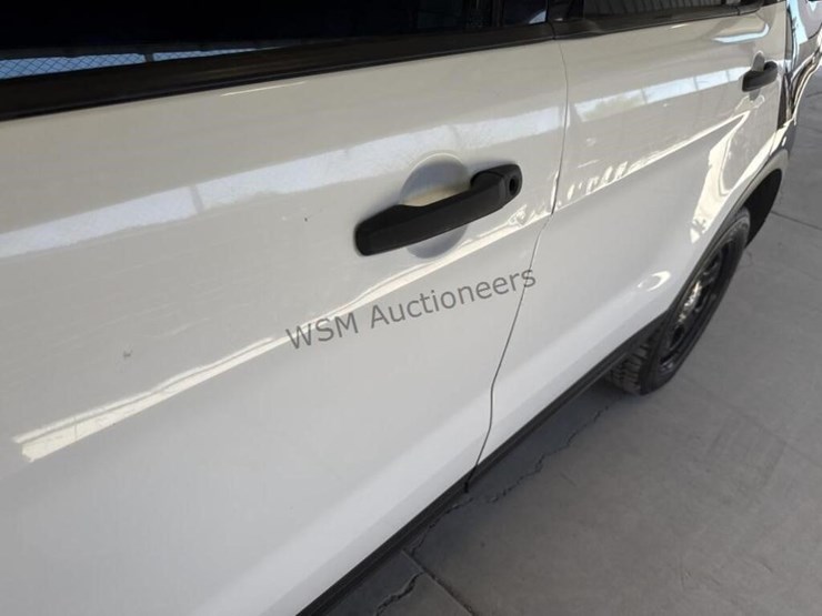 2016-ford-explorer-image-10