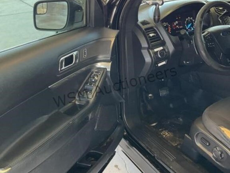 2017-ford-explorer-image-22