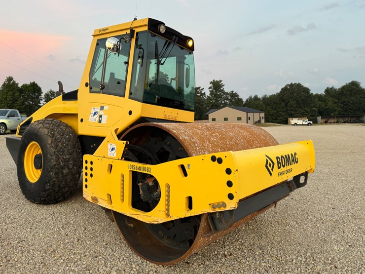 2014-bomag-bw213dh-4-image-3