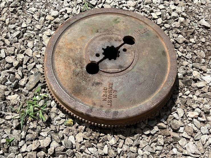 john-deere-model-b-flywheel-image-1