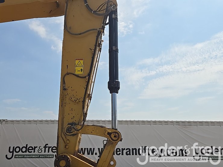 2021-caterpillar-349-image-34