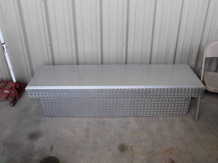 #1029-•-diamond-plate-truck-tool-box-image-3