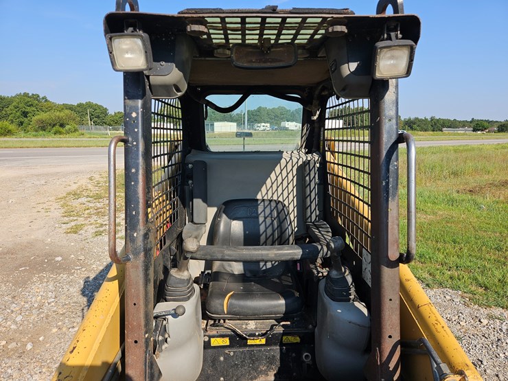 2004-caterpillar-236b-image-21