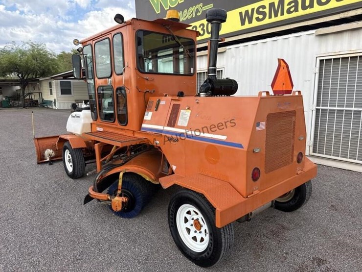 broce-crt350-sweeper-image-7