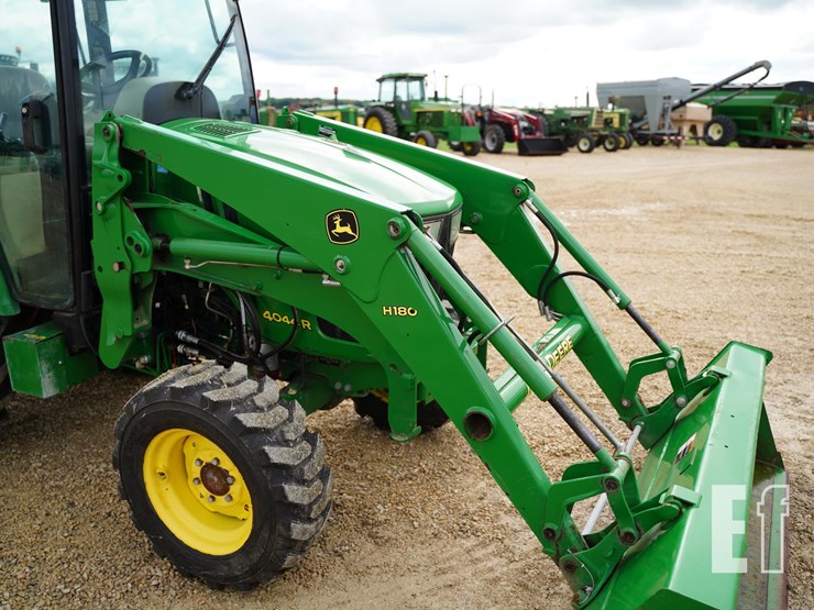john-deere-4044r-image-17