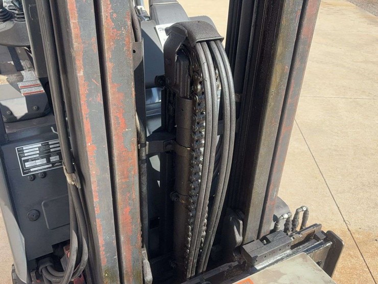 linde-e18c-02-forklift-image-12