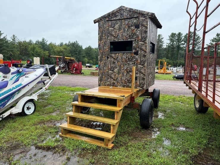 5'x5'-tin-deer-stand-on-wagon-image-5