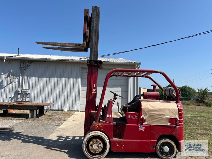 yale-20,000#-model-g-5-200-propane-forklift.-forks-are-4'-6"-long-by-7"-wide-by-3-1/4"-thick.-image-1