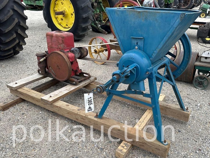 1365---ih-1.5-2.5-hp-hit-&-miss-engine-and-a-mill-image-1