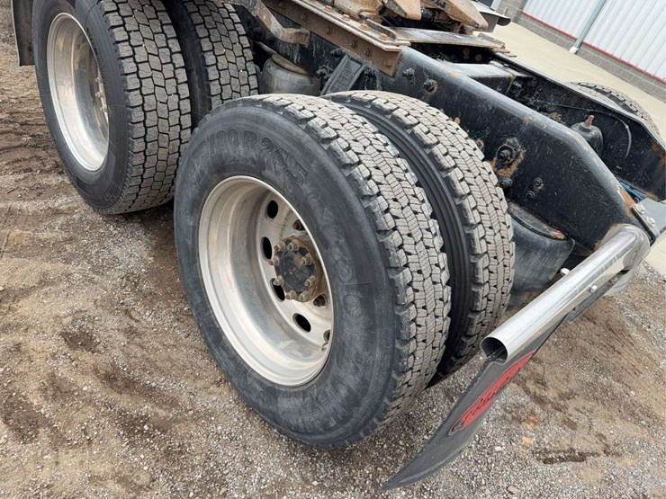 2008-peterbilt-388-image-5