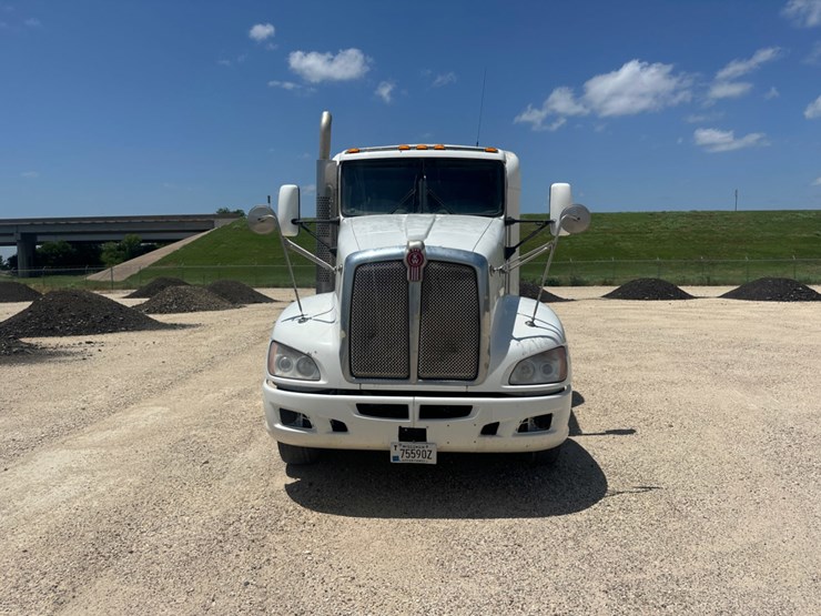 2016-kenworth-t660-image-2