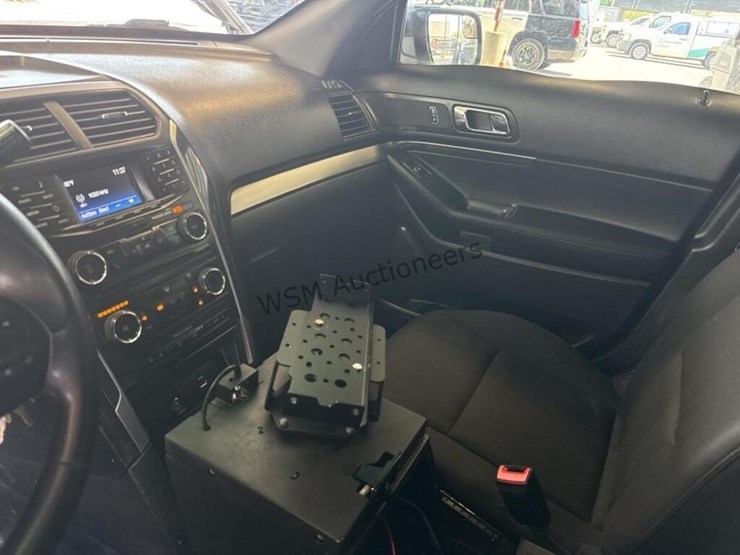 2016-ford-explorer-image-19