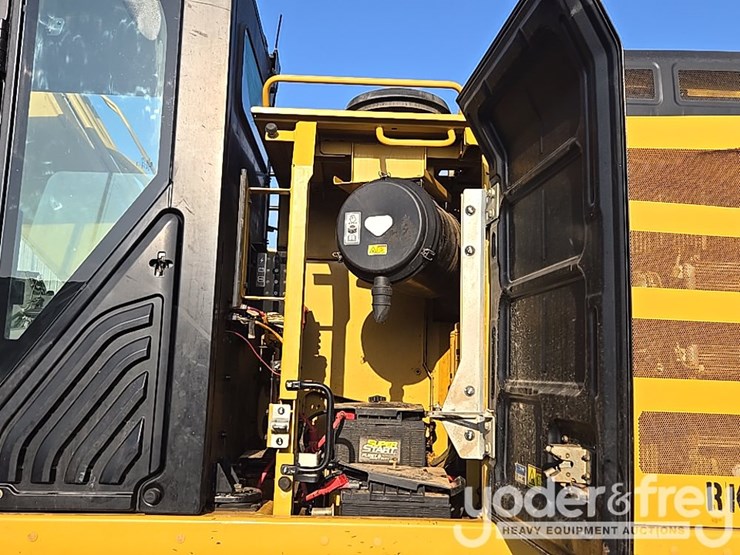 2015-caterpillar-336-f-image-42
