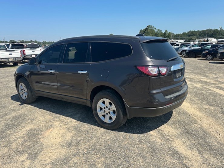 2016-chevrolet-traverse-ls-image-4