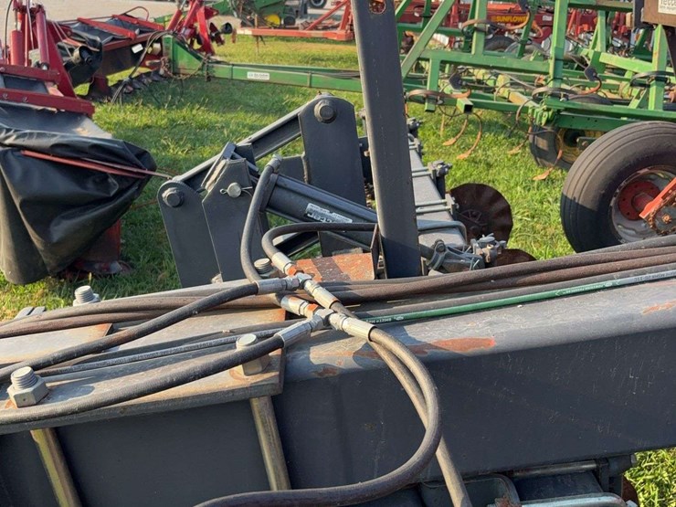 case-5400-drill,-20ft,-soybean-special,-yetter-no-till,-with-markers-image-8
