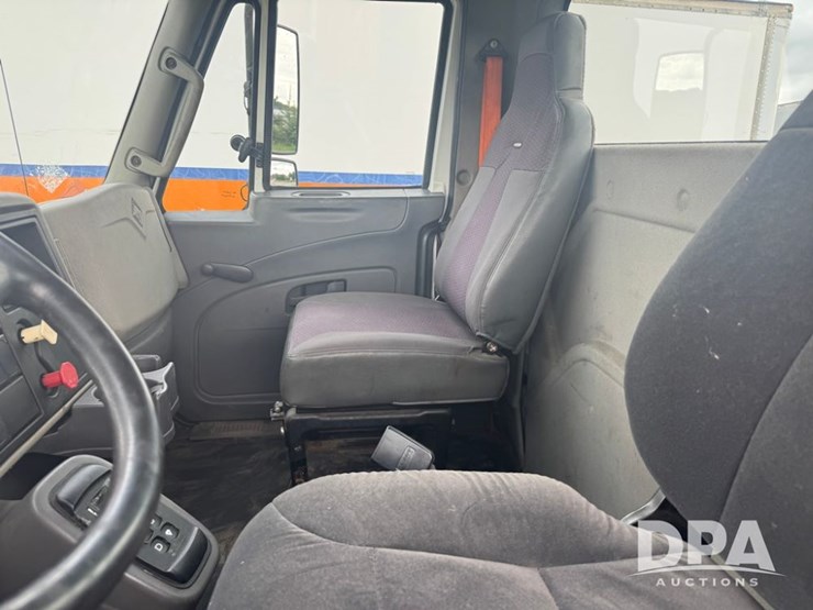 2013-international-durastar-4400-image-11