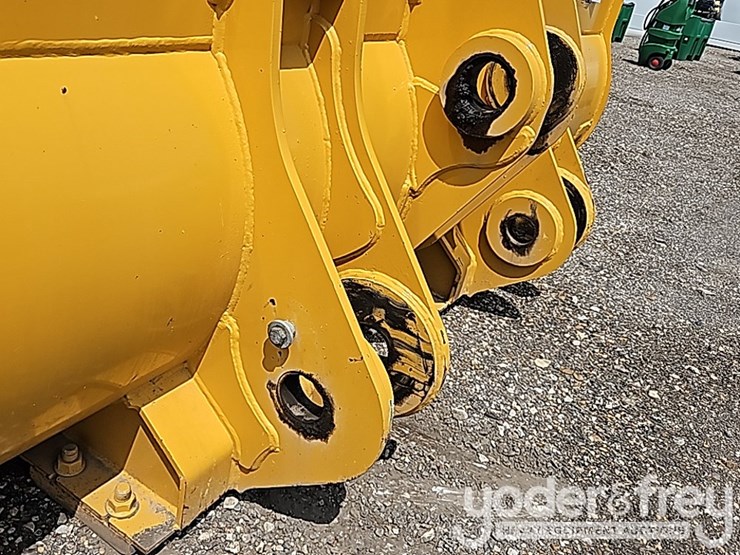 john-deere-744-image-9