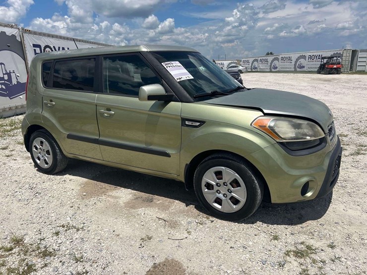 2013-kia-soul-hatchback-image-2