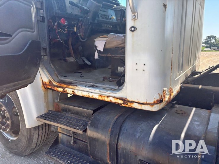 2000-ihc-4900-dry-tender-truck-(dr12098,-unit-25102)-image-57