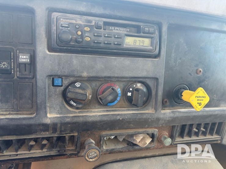 2000-ihc-4900-dry-tender-truck-(dr12098,-unit-25102)-image-64