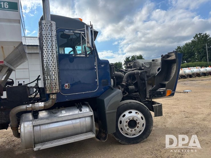1998-peterbilt-385-image-60