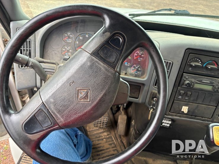 2002-international-durastar-4400-image-42