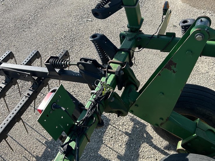 2004-john-deere-2210-image-34